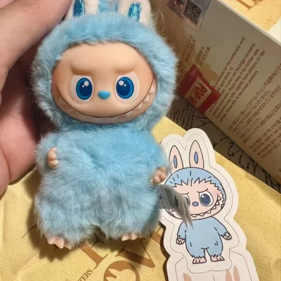 Labubu 4.0 Pin for Love K – Rare Hidden Figure Guaranteed Authentic - Picture 2 of 2